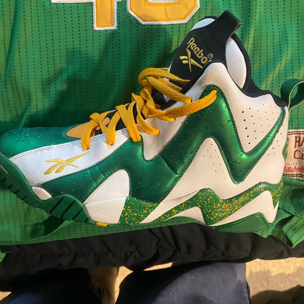 Reebok Green and White Sneakers Kamikaze size12 with Shawn kemp throwback jersey